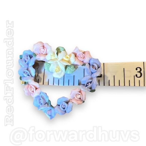 Floral Heart Shaped Brooch - Unique Hand Crafted Elegance - Picture 8 of 9